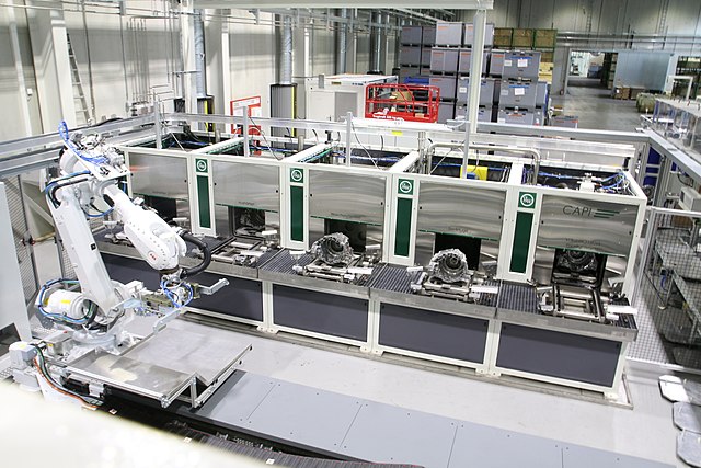 Smart manufacturing technology can reduce labor costs and increase productivity and profits.