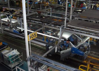 A photo of the Hyundai assembly plant in South Korea, This is an example of sustainable manufacturing.